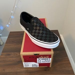 - Vans Slip-On checkered brand new!
